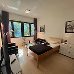 Lovely Center Apartament Tirana